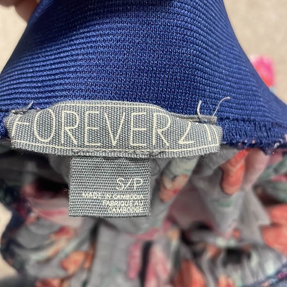 Forever 21 navy and floral skirt - Picture 3 of 3